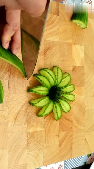 喜欢太太吃瓜的样子,太太吃瓜的可爱瞬间