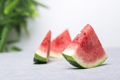 梦见理发和吃瓜,理发与吃瓜的奇幻之旅