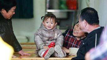 小别离姥姥吃瓜,揭秘家庭琐事中的欢乐与温馨