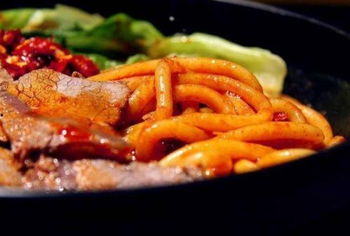 新疆炒米粉吃瓜,舌尖上的瓜香四溢