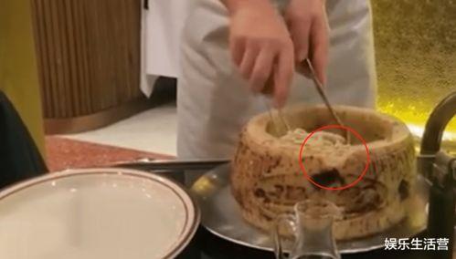 网红吃餐具的瓜,惊险一幕引网友热议